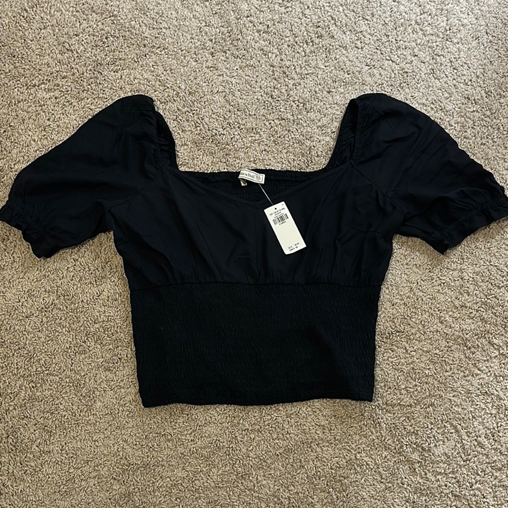 NWT Women’s Abercrombie & Fitch Black Short Sleeved Smocked Crop Top in XL